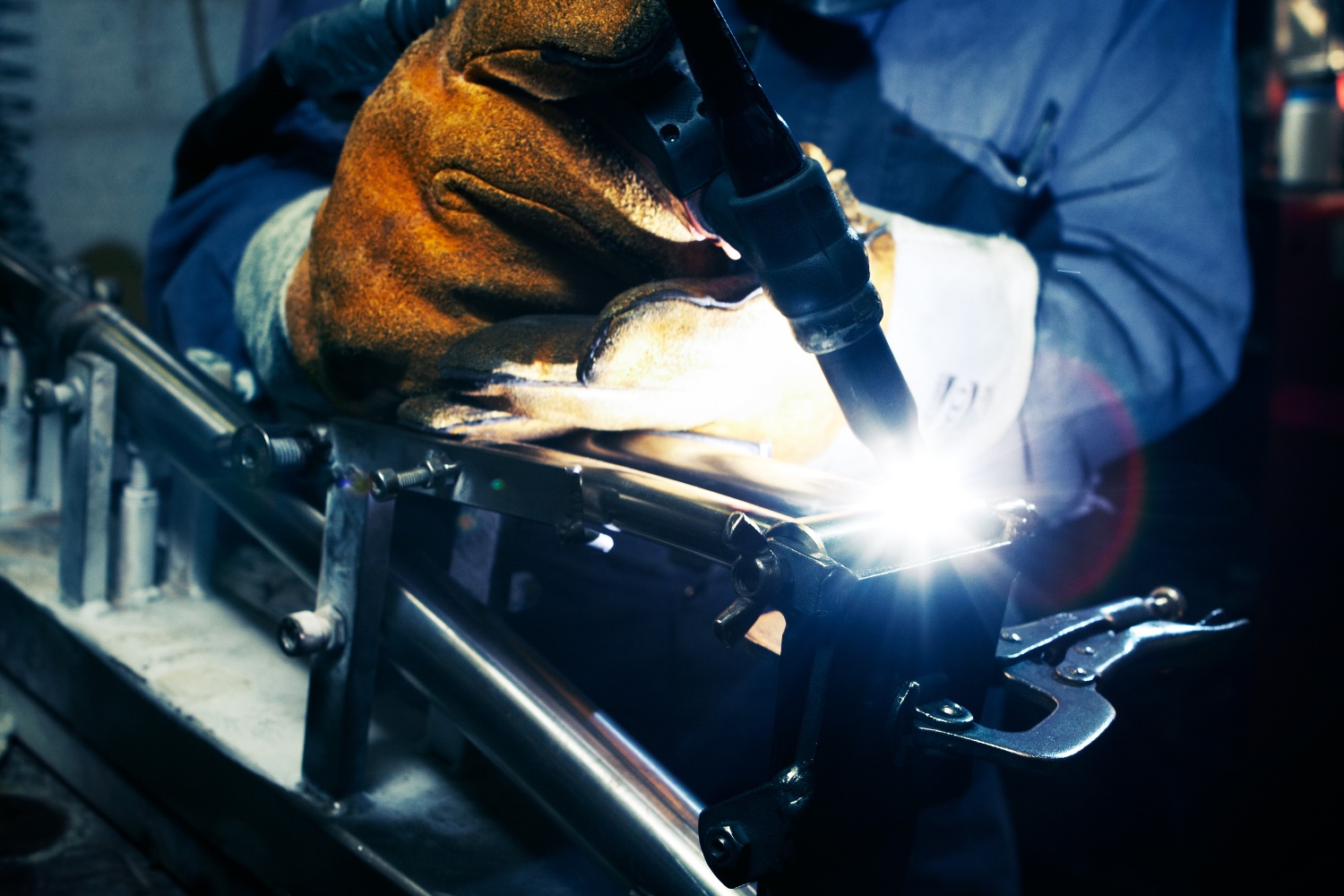 Summanen liitosmenetelmät, hitsaus, pistehitsaus, mig hitsaus, tig hitsaus, cmt hitsaus