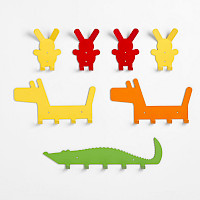 Summanen Oy jauhemaalaus, pulverimaalaus, metallin maalauspalvelu, metallin pintakäsittely, Summanen Oy jauhemaalatut Monenan eläinnaulakot