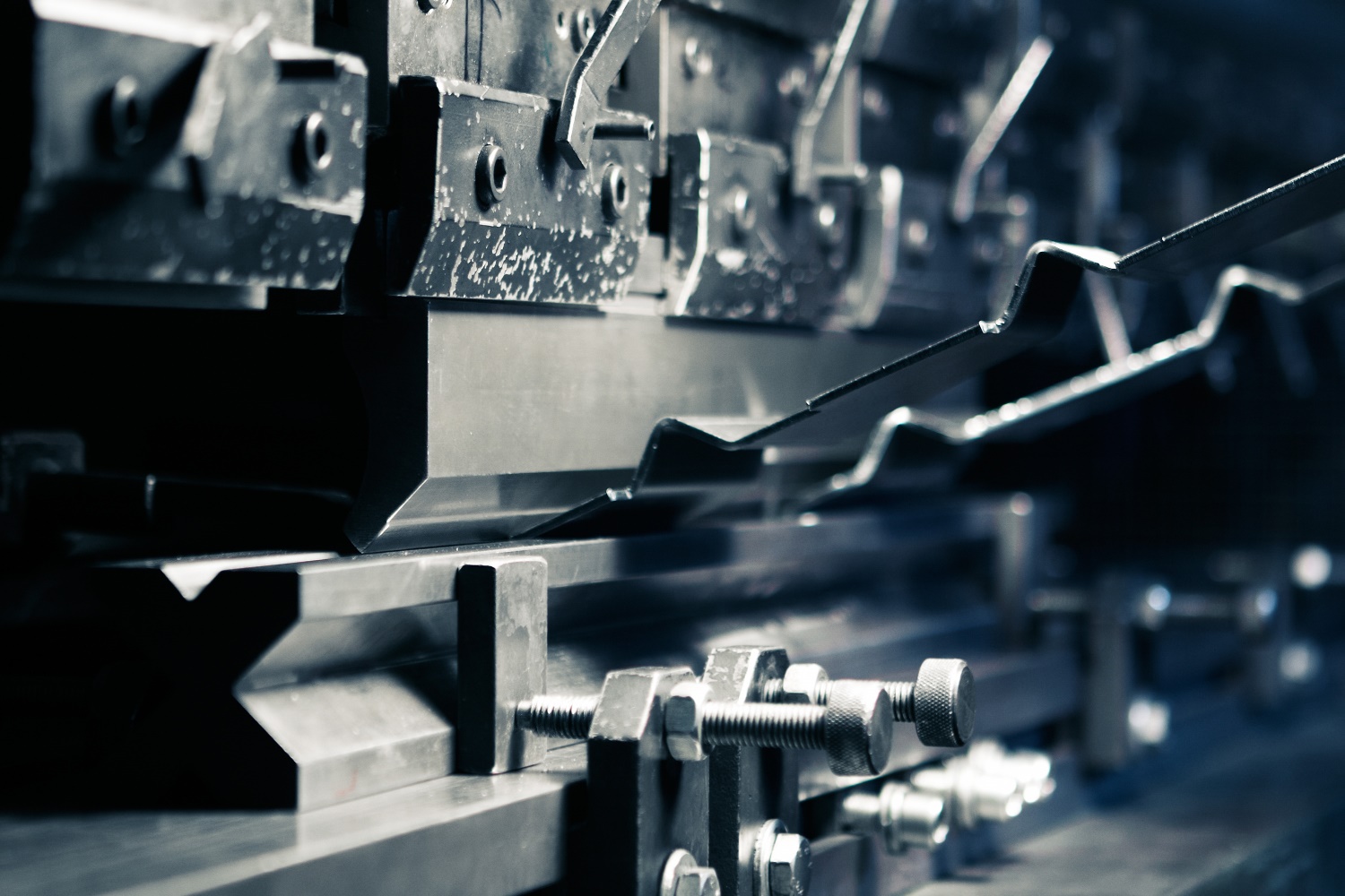 Summanen Oy puristintyöt, metallin puristintyö