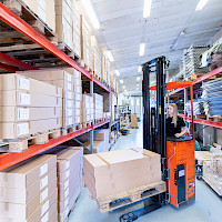 Summanen Oy varastointi ja lähetys